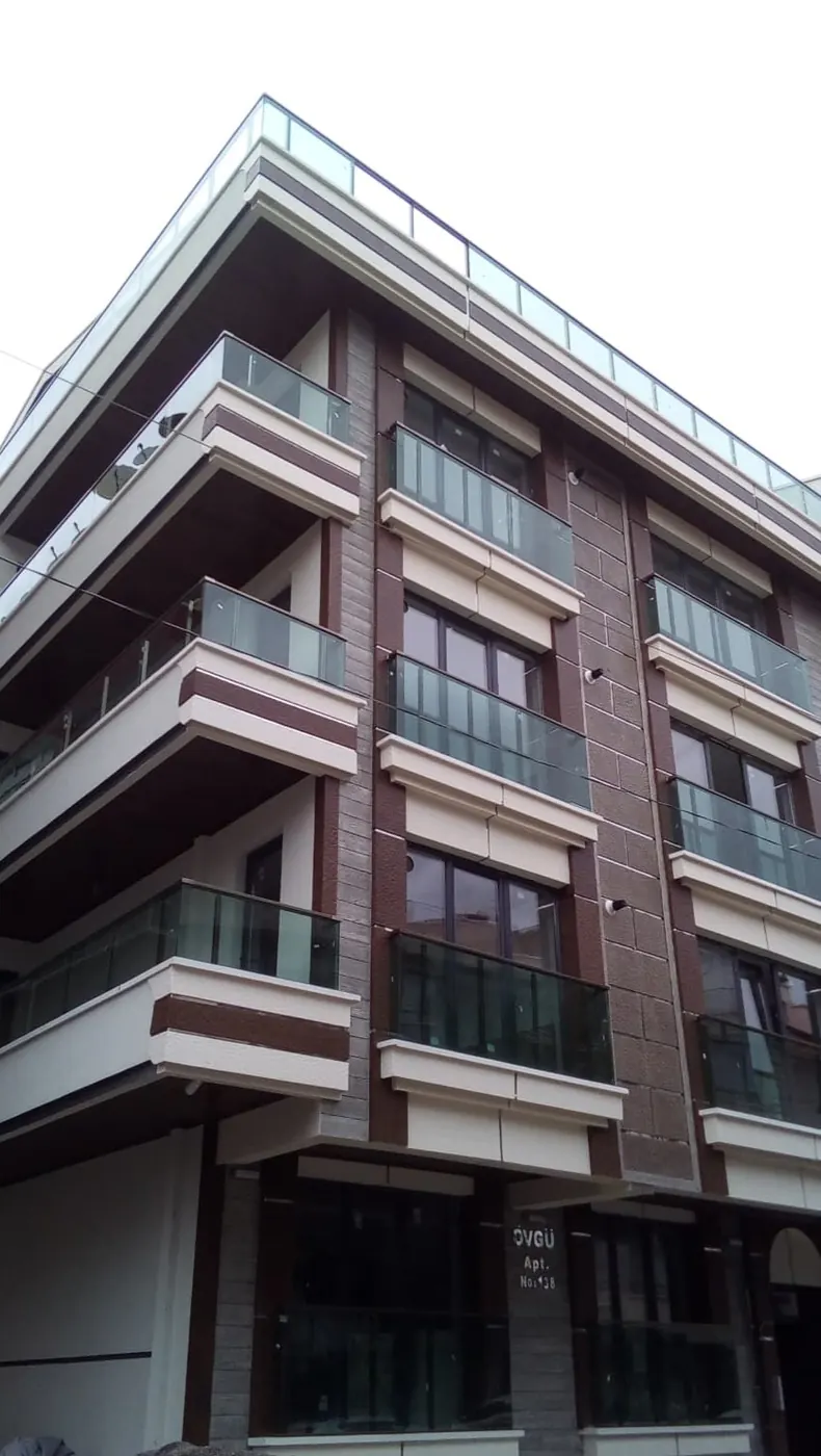 Kahverengi cepheli apartman