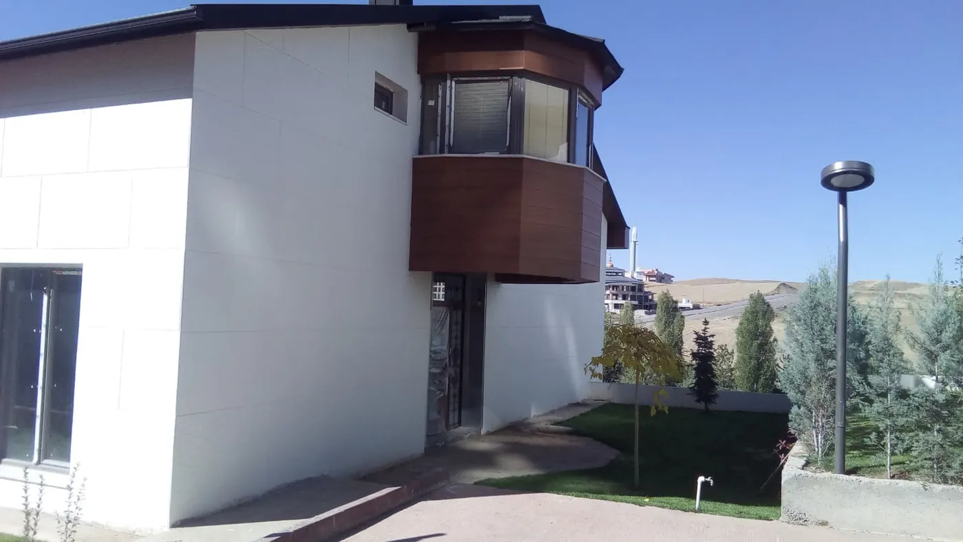 Villa yerleşkesinde peyzaj