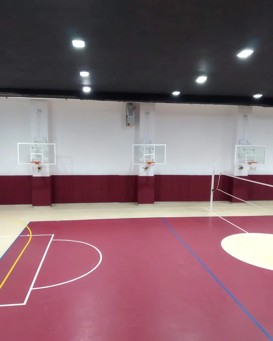 Kapalı spor salonunda potalar
